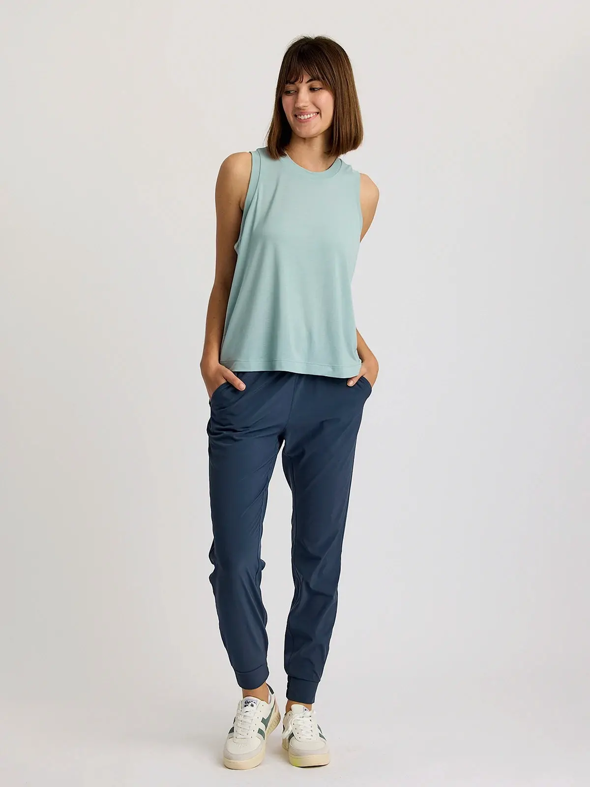 Women's Elevate Lightweight Tank 1