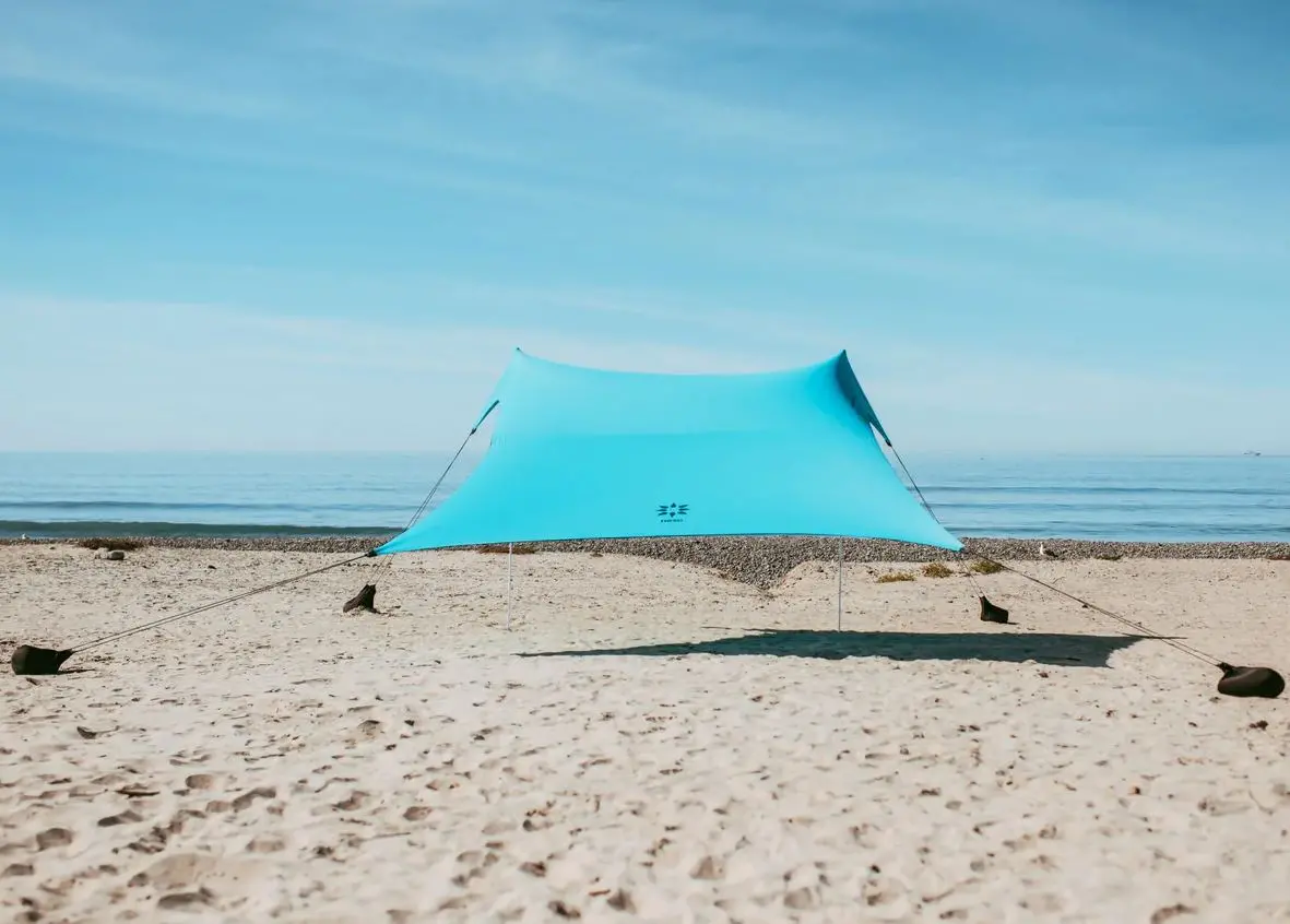 The Neso Gigante Beach Tent 2