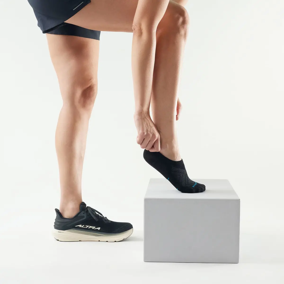 Women's Run Targeted Cushion No Show Socks 2