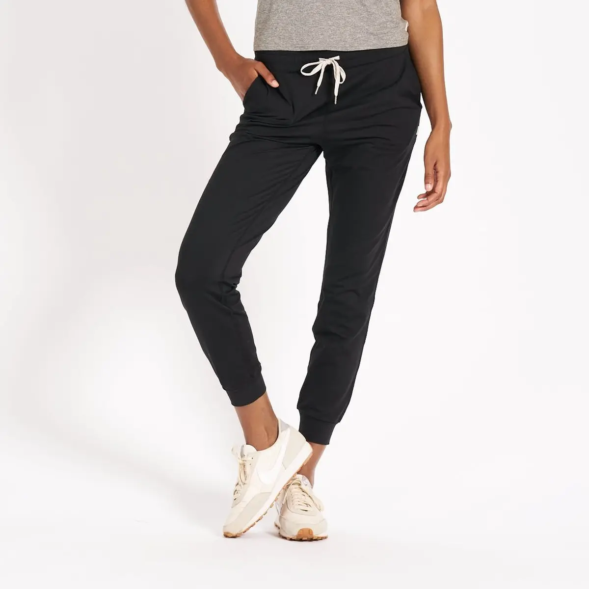 Women's Performance Jogger 1